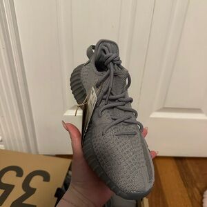 YEEZY 350 V2 MENS 6.5